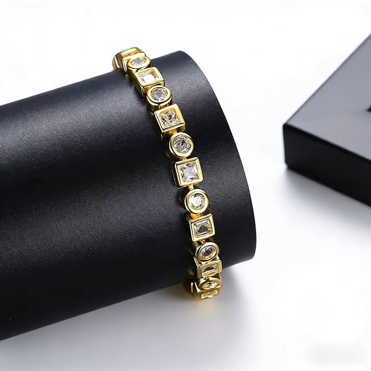 18k Gold Round & Princess-Cut Moissanite Tennis Bracelet | BOCOS JEWELRY