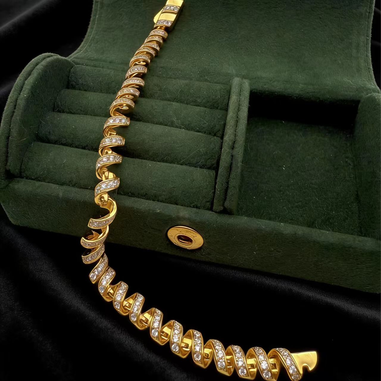 18k Gold Round-Cut Moissanite Spiral Link Bracelet | BOCOS JEWELRY