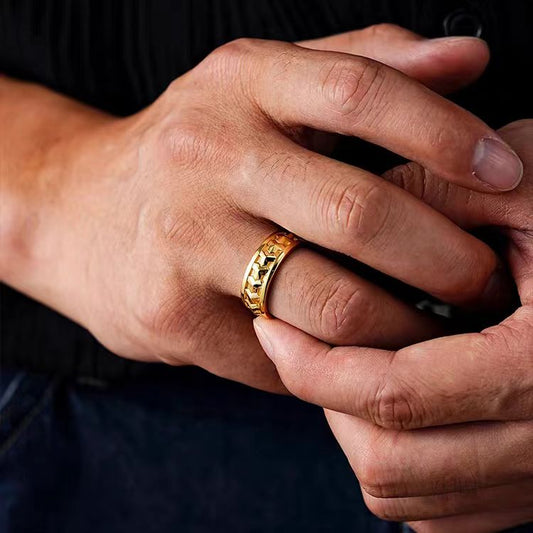 Geometric Arrow Texture Men's Band Ring - 18k Yellow Gold - BOCOS JEWELRY