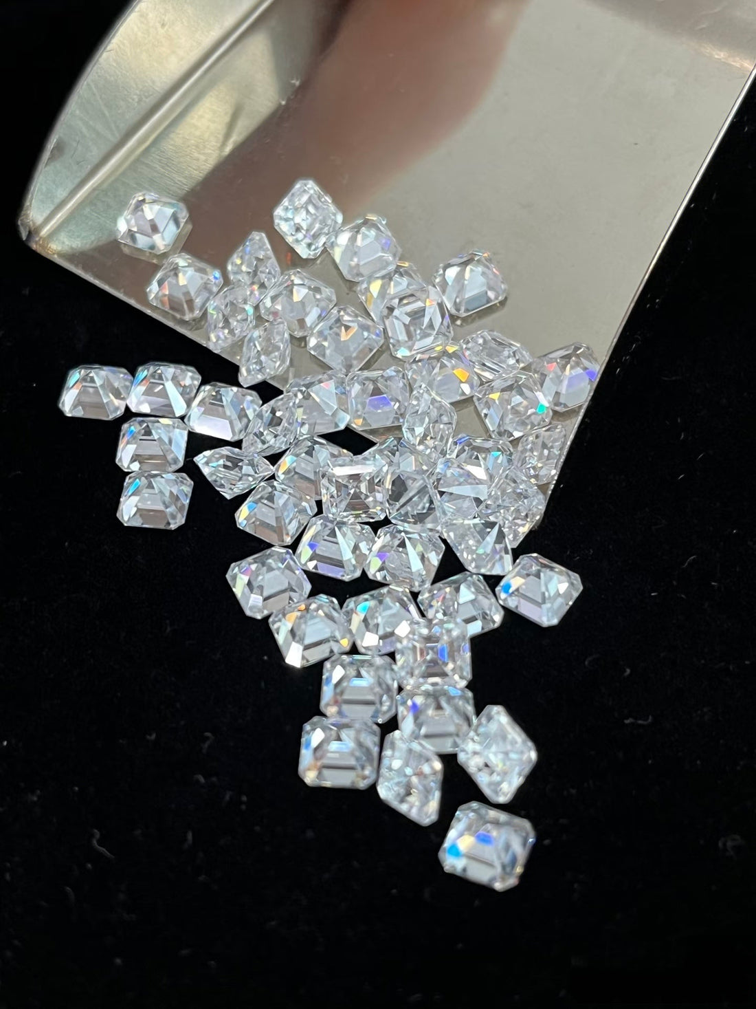 What is Moissanite jewelry?