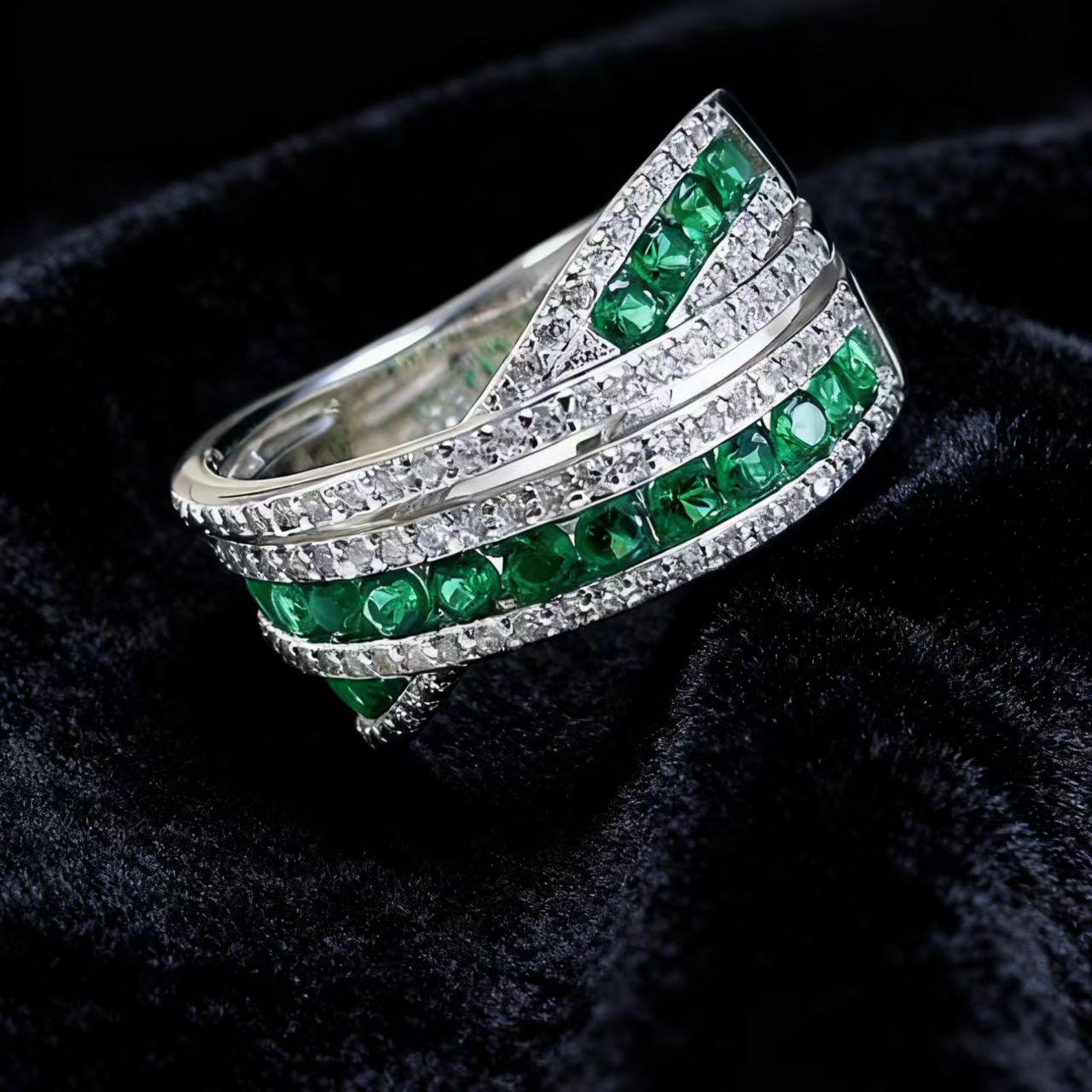 Round-Cut Lab-Grown Emerald & Moissanite Bezel-Set Crisscross Ring | BOCOS JEWELRY