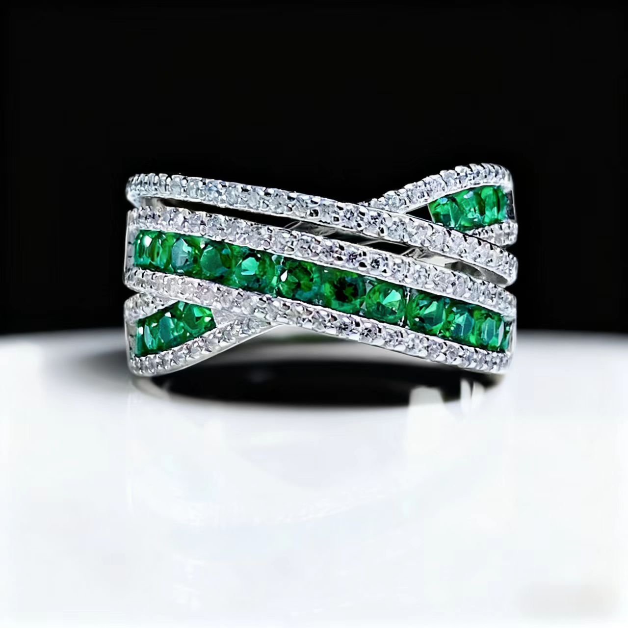Round-Cut Lab-Grown Emerald & Moissanite Bezel-Set Crisscross Ring | BOCOS JEWELRY