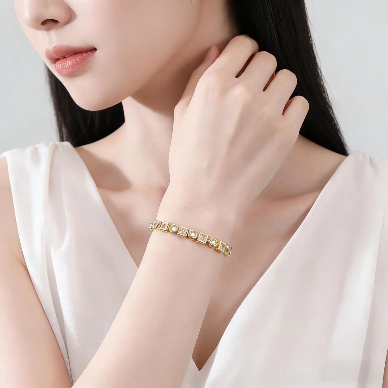 18k Gold Round & Princess-Cut Moissanite Tennis Bracelet | BOCOS JEWELRY