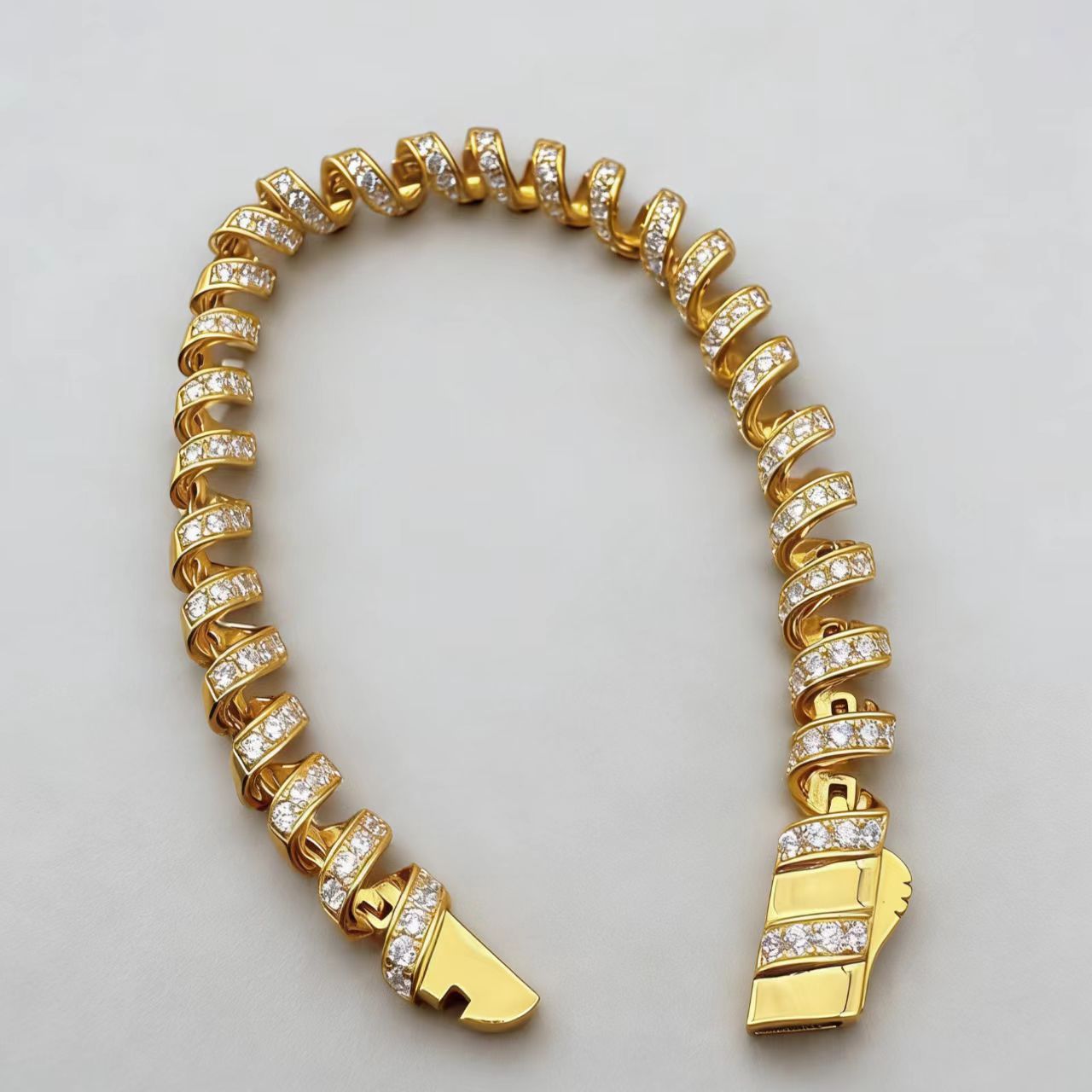 18k Gold Round-Cut Moissanite Spiral Link Bracelet | BOCOS JEWELRY