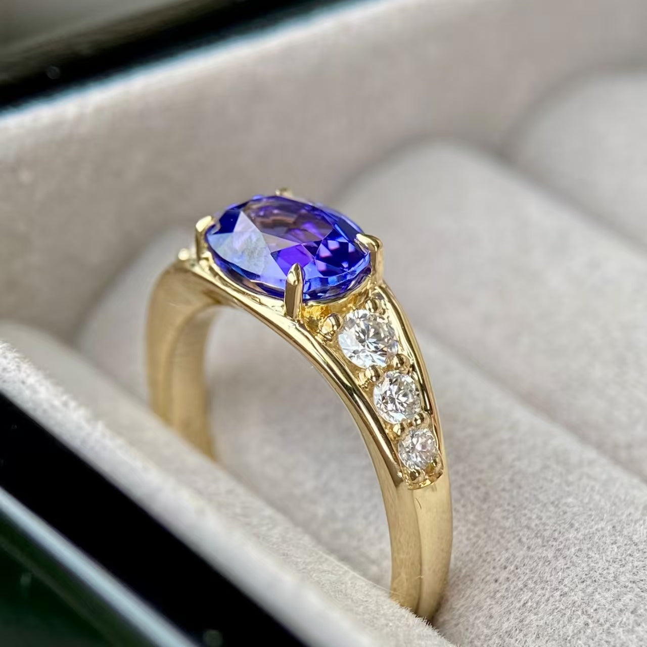 2.2ct Oval-Cut Lab-Grown Cornflower Sapphire Ring - 18k Yellow Gold - BOCOS JEWELRY