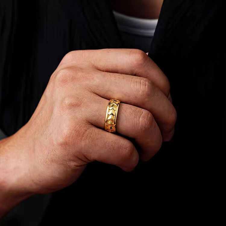 Geometric Arrow Texture Men's Band Ring - 18k Yellow Gold - BOCOS JEWELRY