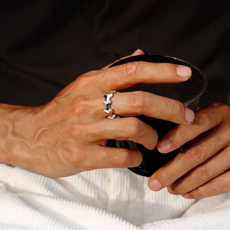 Geometric Arrow Texture Men's Band Ring - 925 Sterling Silver/Platinum (Round-Cut Moissanite Inlaid) - BOCOS JEWELRY